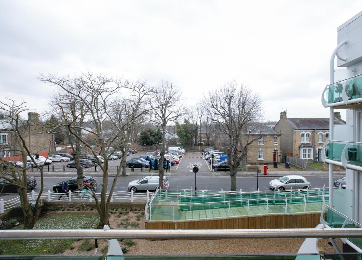 Skyvillion - Cozy Apartments In Enfield Town With Free Parking & Wifi Luaran gambar