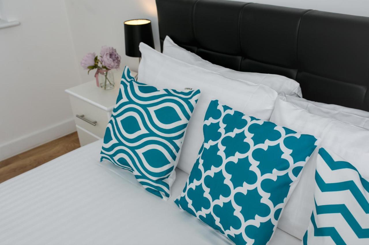 Skyvillion - Cozy Apartments In Enfield Town With Free Parking & Wifi Luaran gambar
