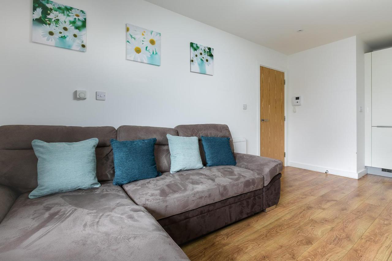 Skyvillion - Cozy Apartments In Enfield Town With Free Parking & Wifi Luaran gambar
