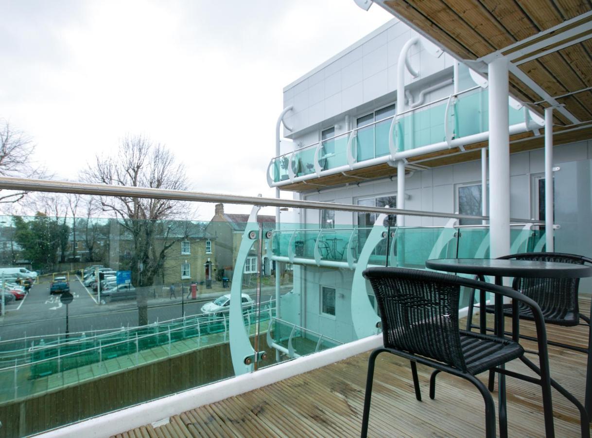 Skyvillion - Cozy Apartments In Enfield Town With Free Parking & Wifi Luaran gambar