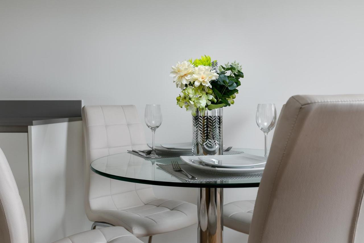 Skyvillion - Cozy Apartments In Enfield Town With Free Parking & Wifi Luaran gambar