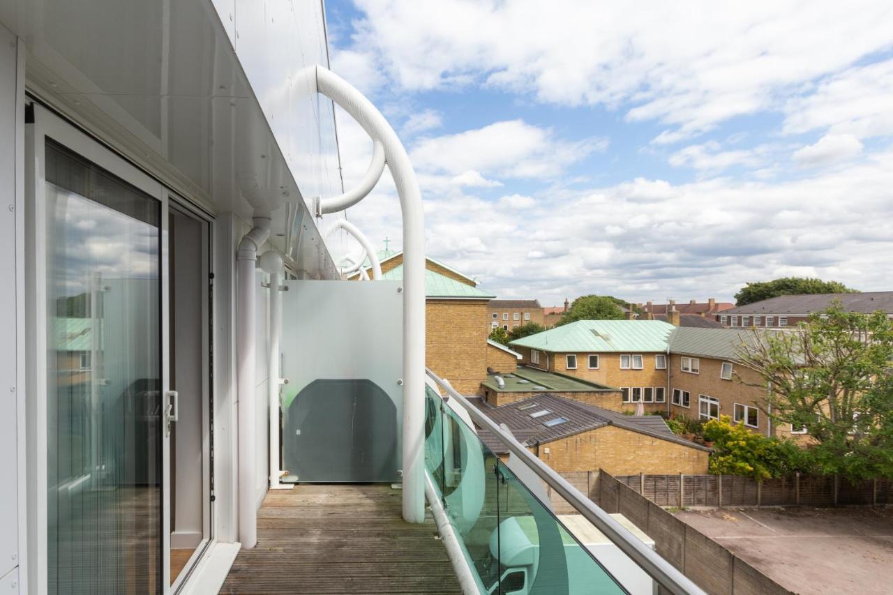 Skyvillion - Cozy Apartments In Enfield Town With Free Parking & Wifi Luaran gambar