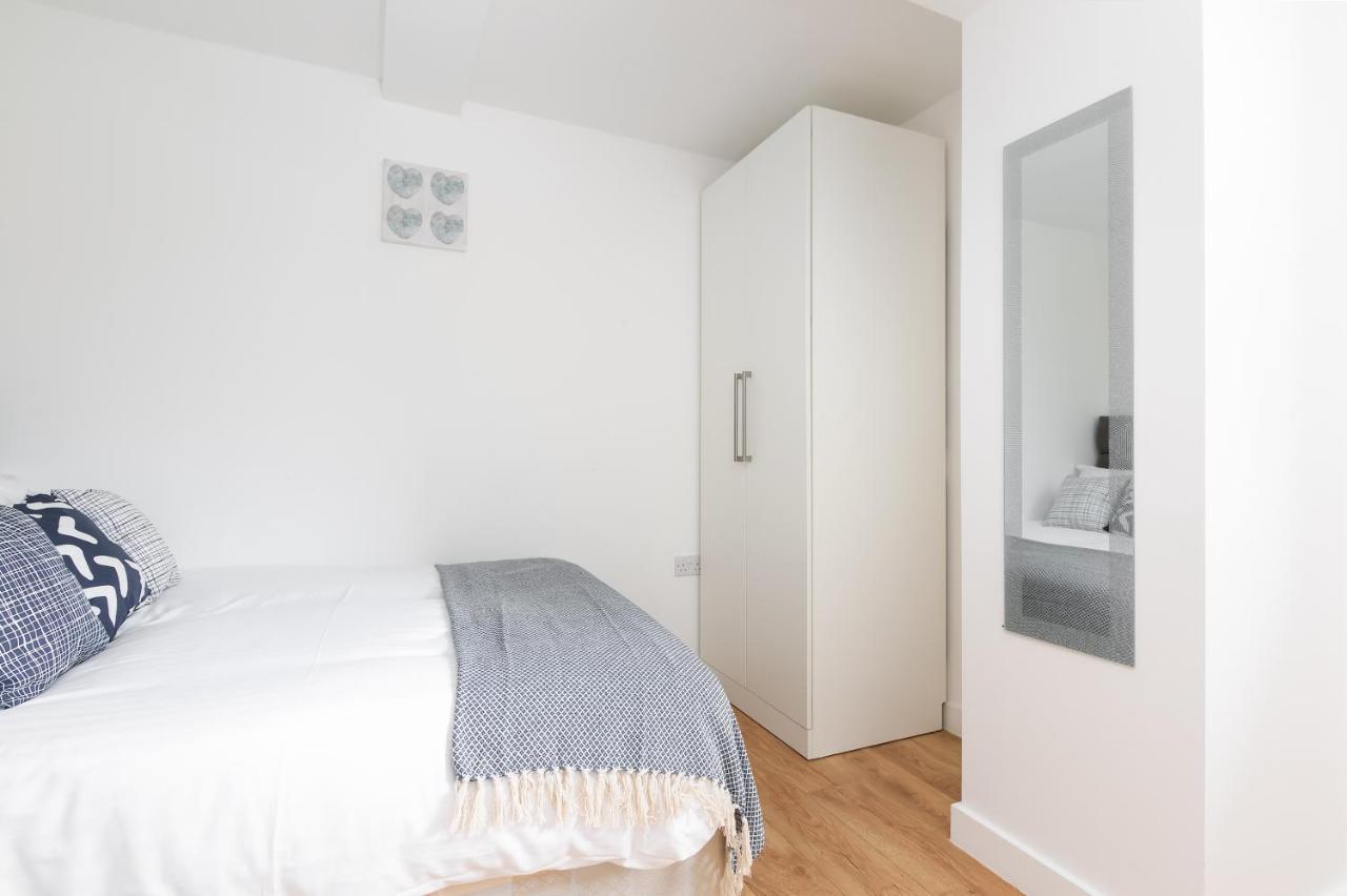 Skyvillion - Cozy Apartments In Enfield Town With Free Parking & Wifi Luaran gambar