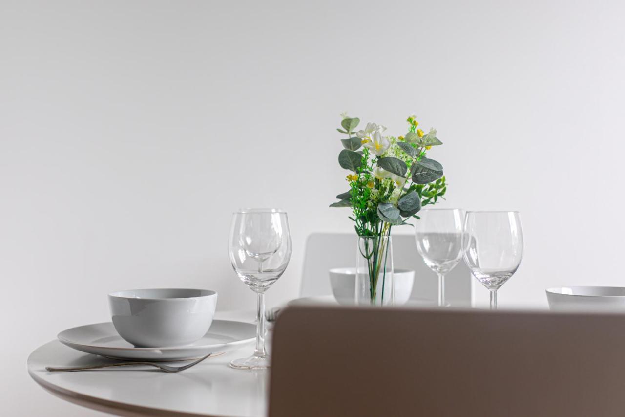 Skyvillion - Cozy Apartments In Enfield Town With Free Parking & Wifi Luaran gambar