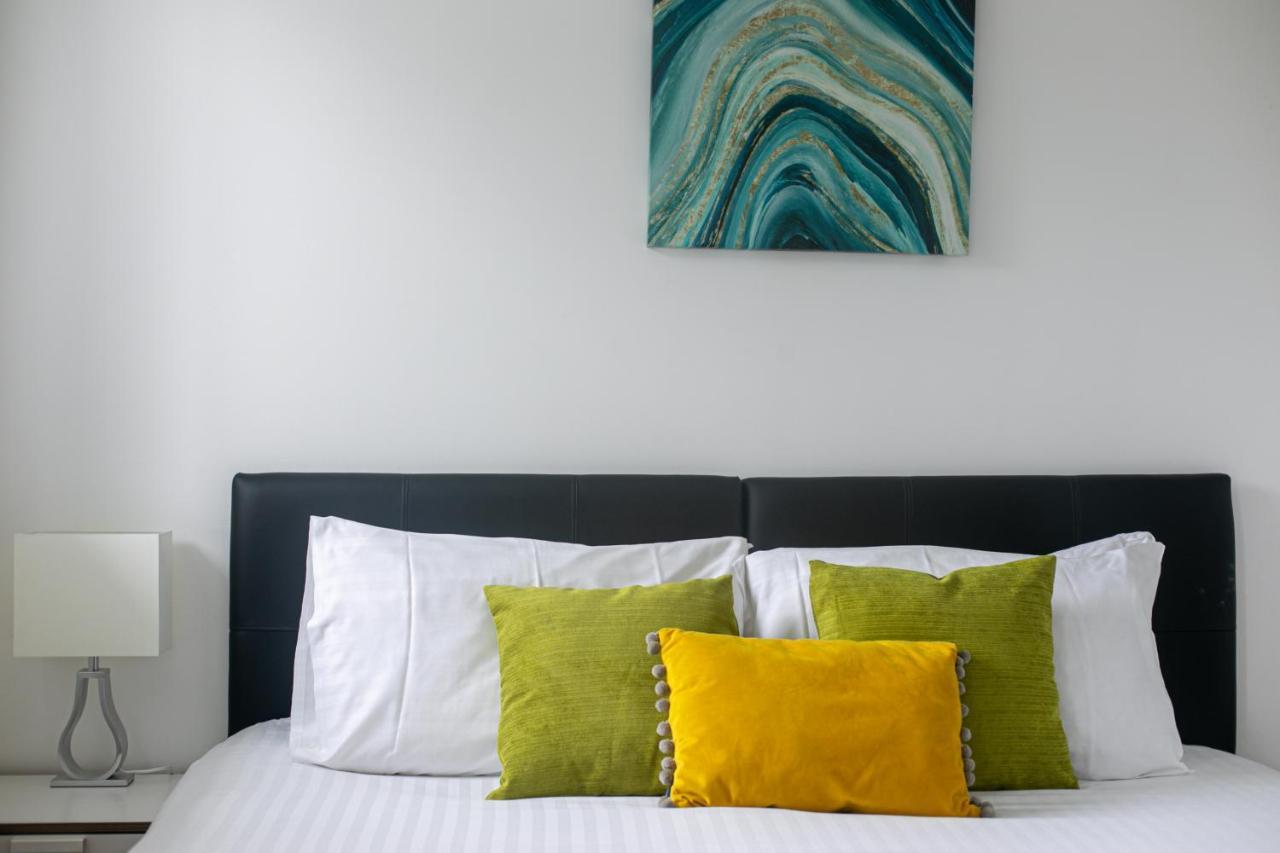 Skyvillion - Cozy Apartments In Enfield Town With Free Parking & Wifi Luaran gambar