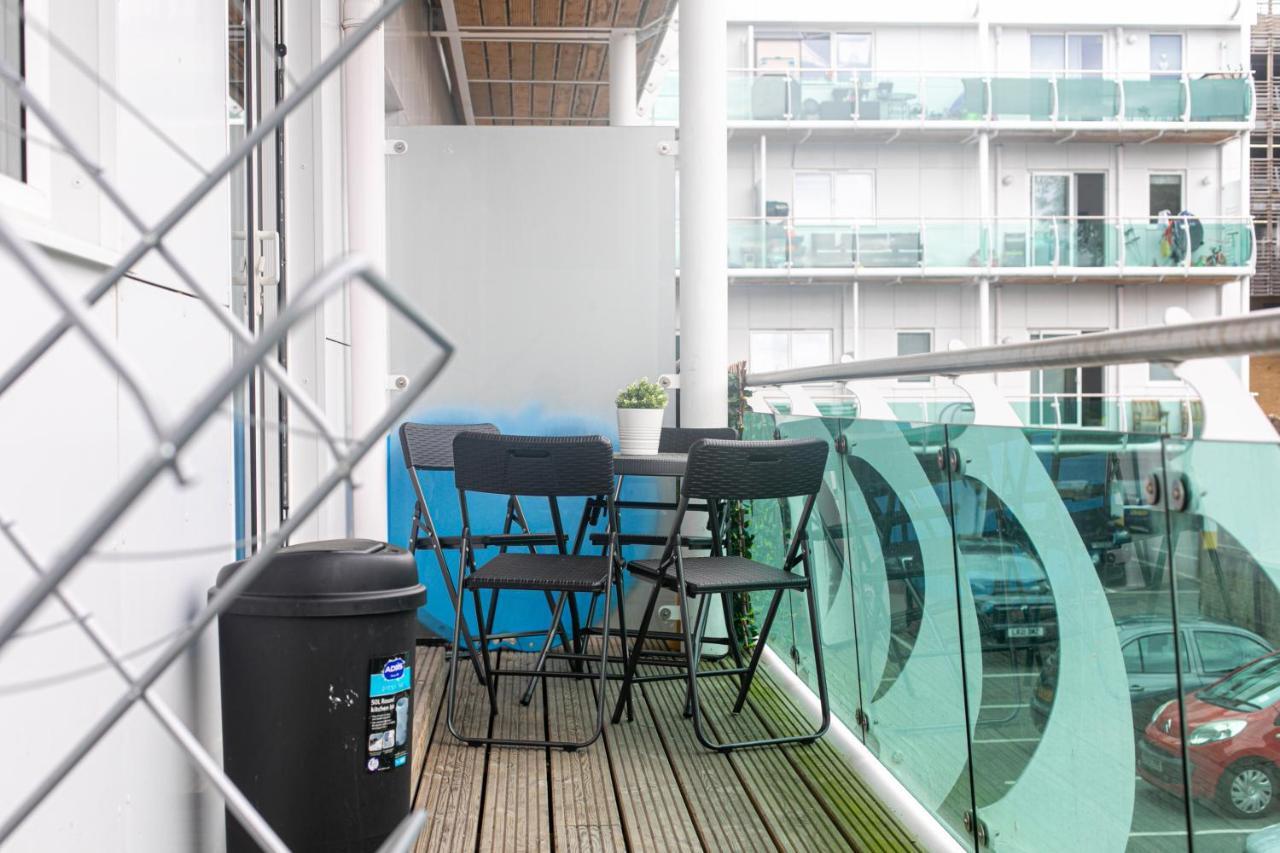 Skyvillion - Cozy Apartments In Enfield Town With Free Parking & Wifi Luaran gambar