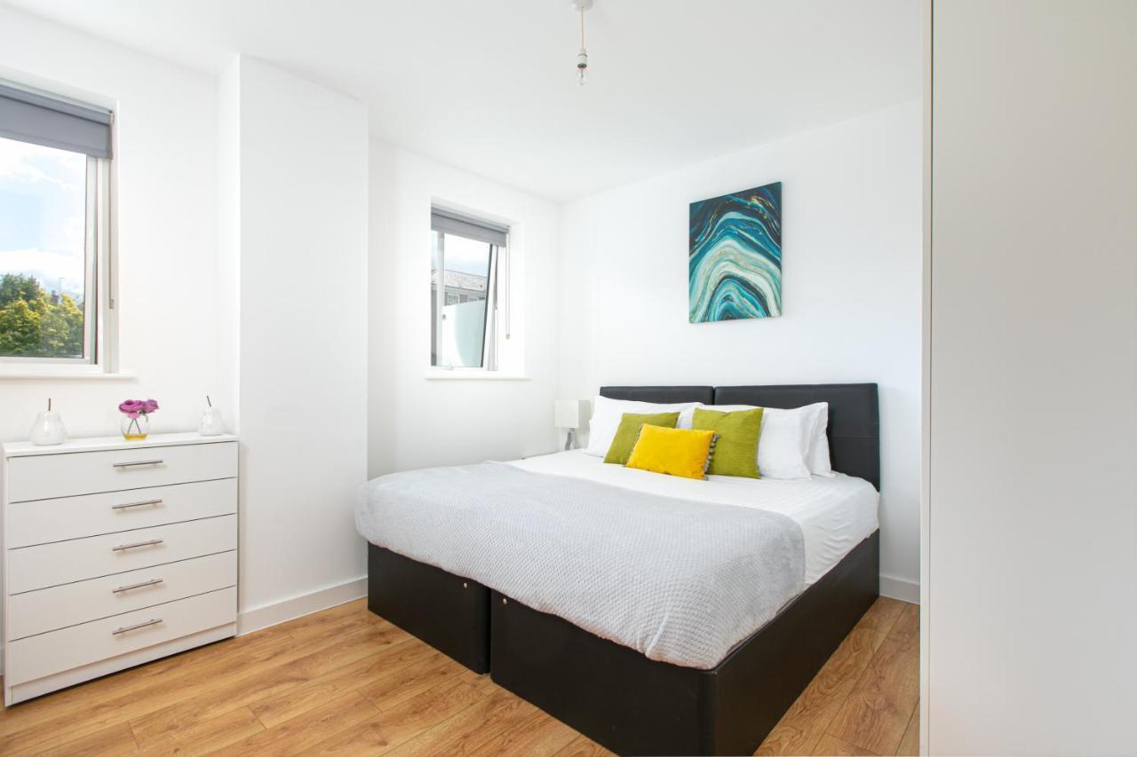 Skyvillion - Cozy Apartments In Enfield Town With Free Parking & Wifi Luaran gambar