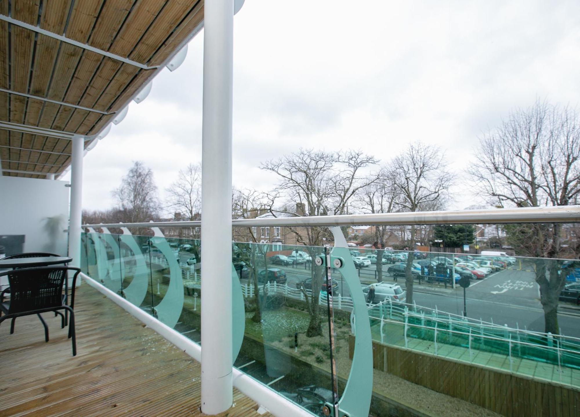 Skyvillion - Cozy Apartments In Enfield Town With Free Parking & Wifi Luaran gambar