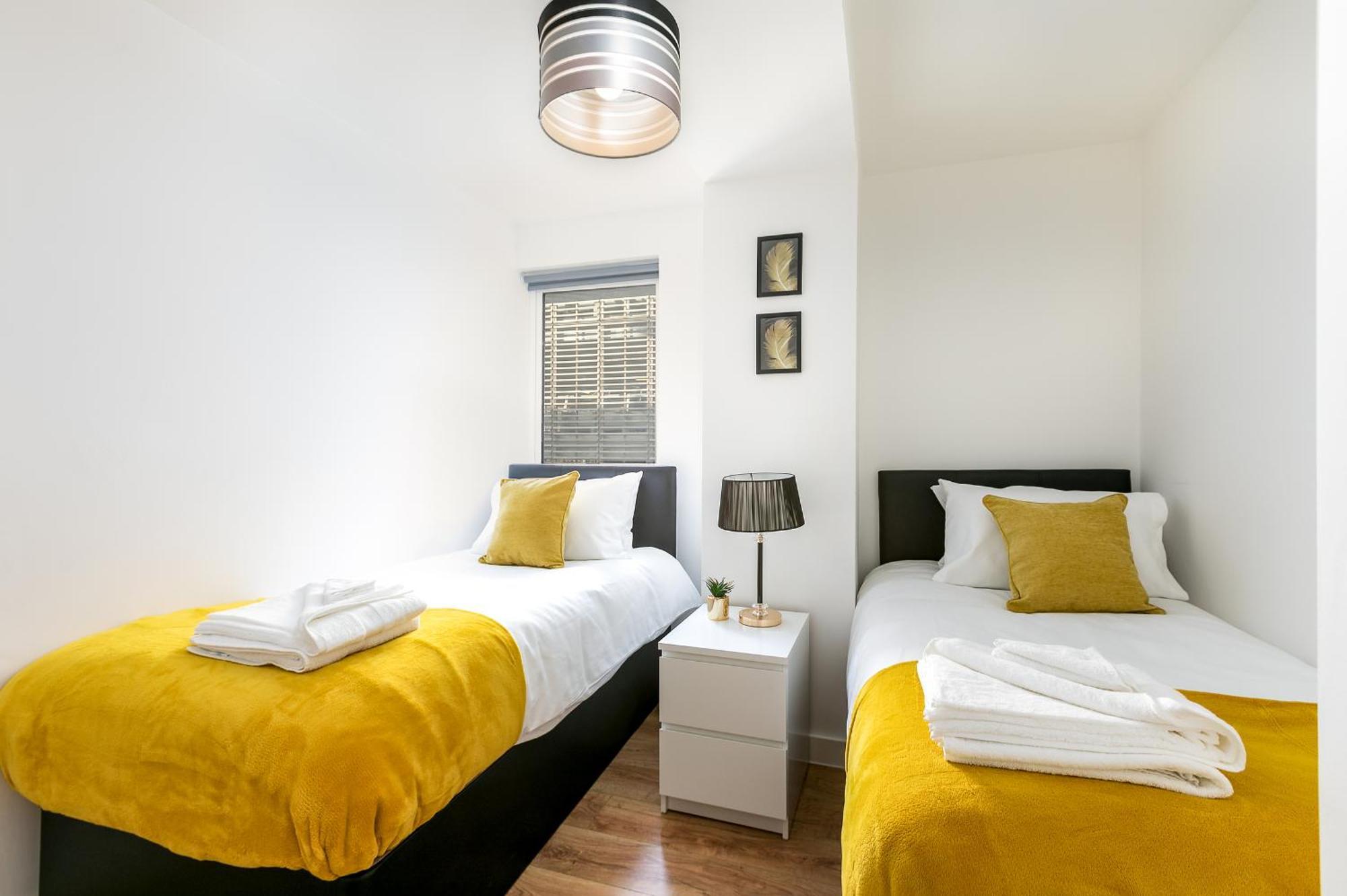 Skyvillion - Cozy Apartments In Enfield Town With Free Parking & Wifi Luaran gambar