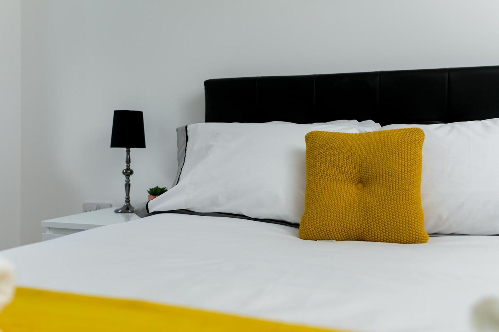 Skyvillion - Cozy Apartments In Enfield Town With Free Parking & Wifi Luaran gambar