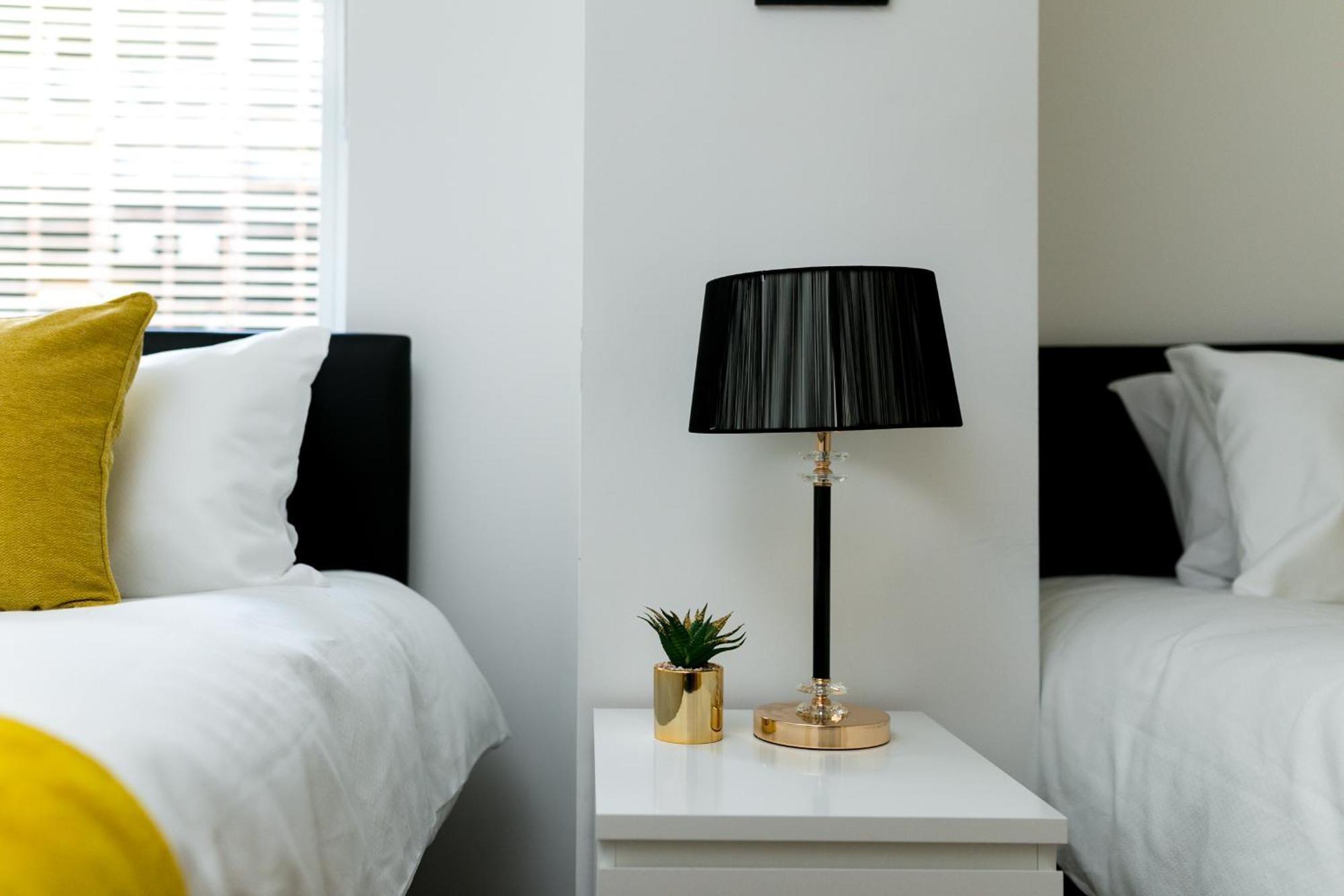 Skyvillion - Cozy Apartments In Enfield Town With Free Parking & Wifi Luaran gambar