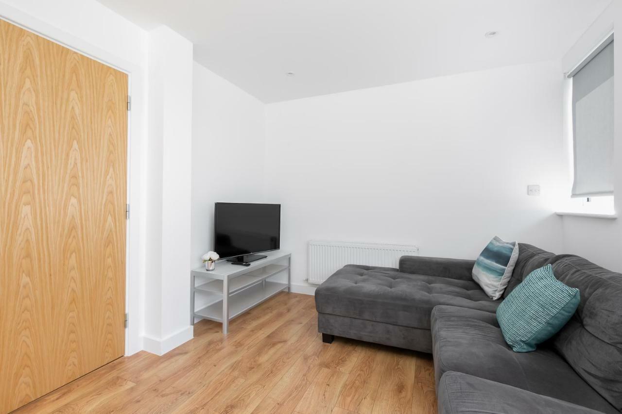 Skyvillion - Cozy Apartments In Enfield Town With Free Parking & Wifi Luaran gambar