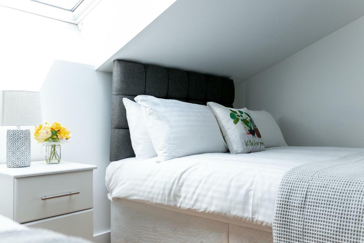 Skyvillion - Cozy Apartments In Enfield Town With Free Parking & Wifi Luaran gambar