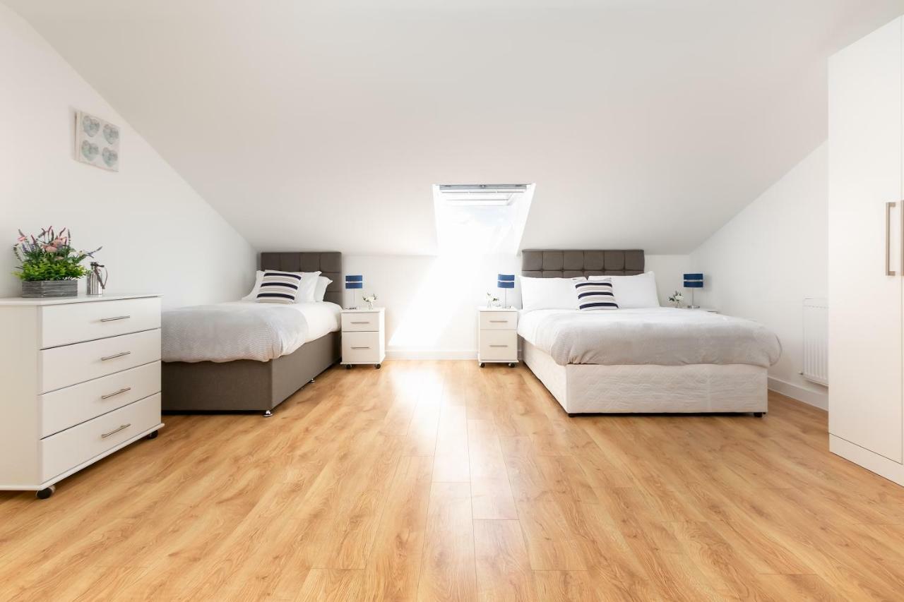 Skyvillion - Cozy Apartments In Enfield Town With Free Parking & Wifi Luaran gambar