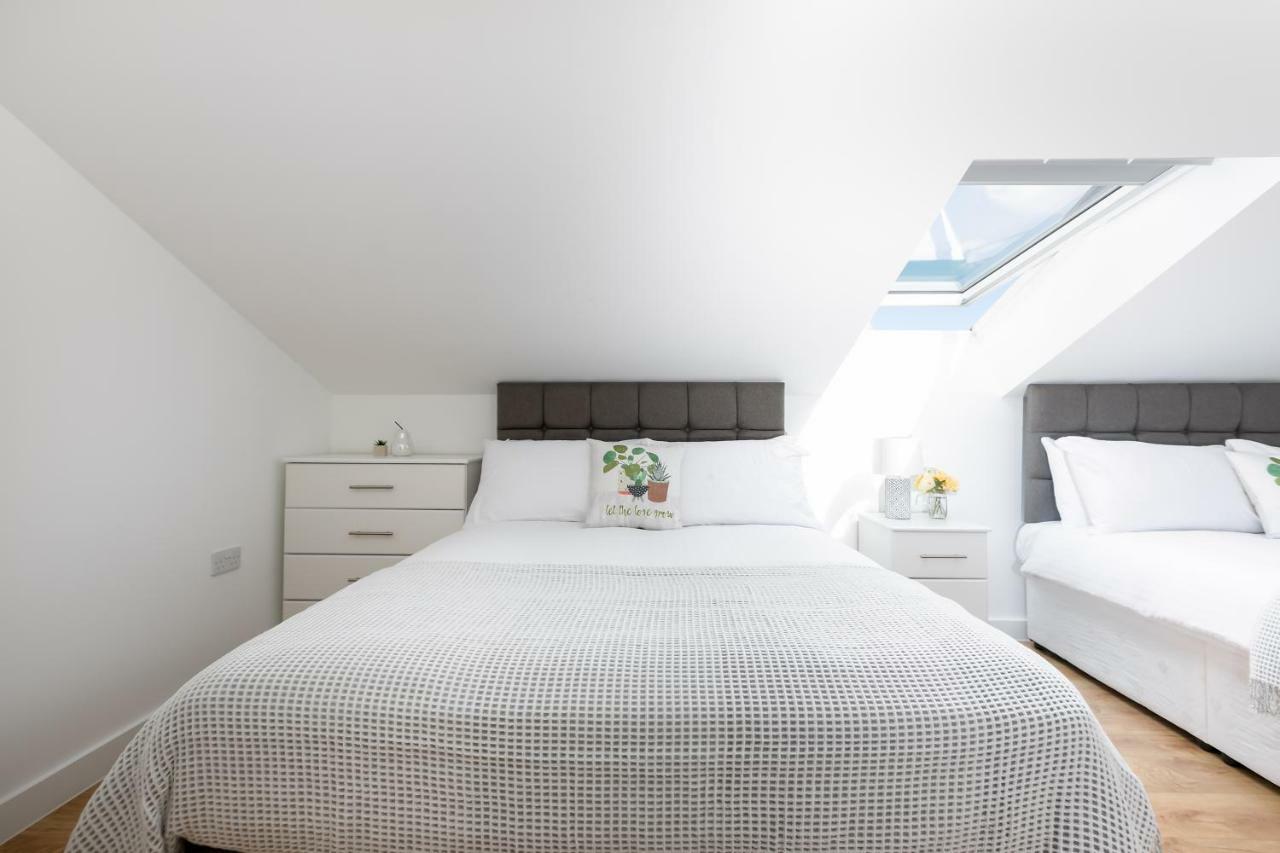 Skyvillion - Cozy Apartments In Enfield Town With Free Parking & Wifi Luaran gambar