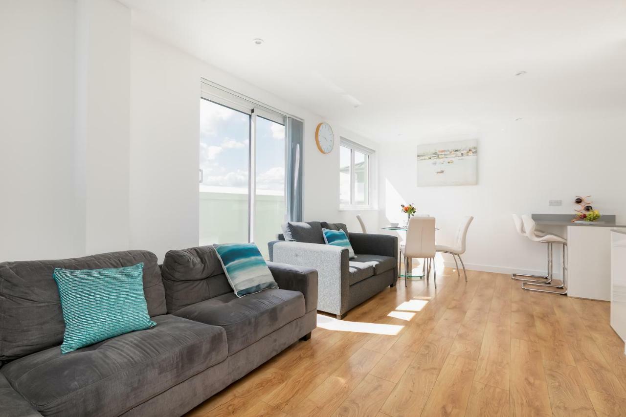 Skyvillion - Cozy Apartments In Enfield Town With Free Parking & Wifi Luaran gambar