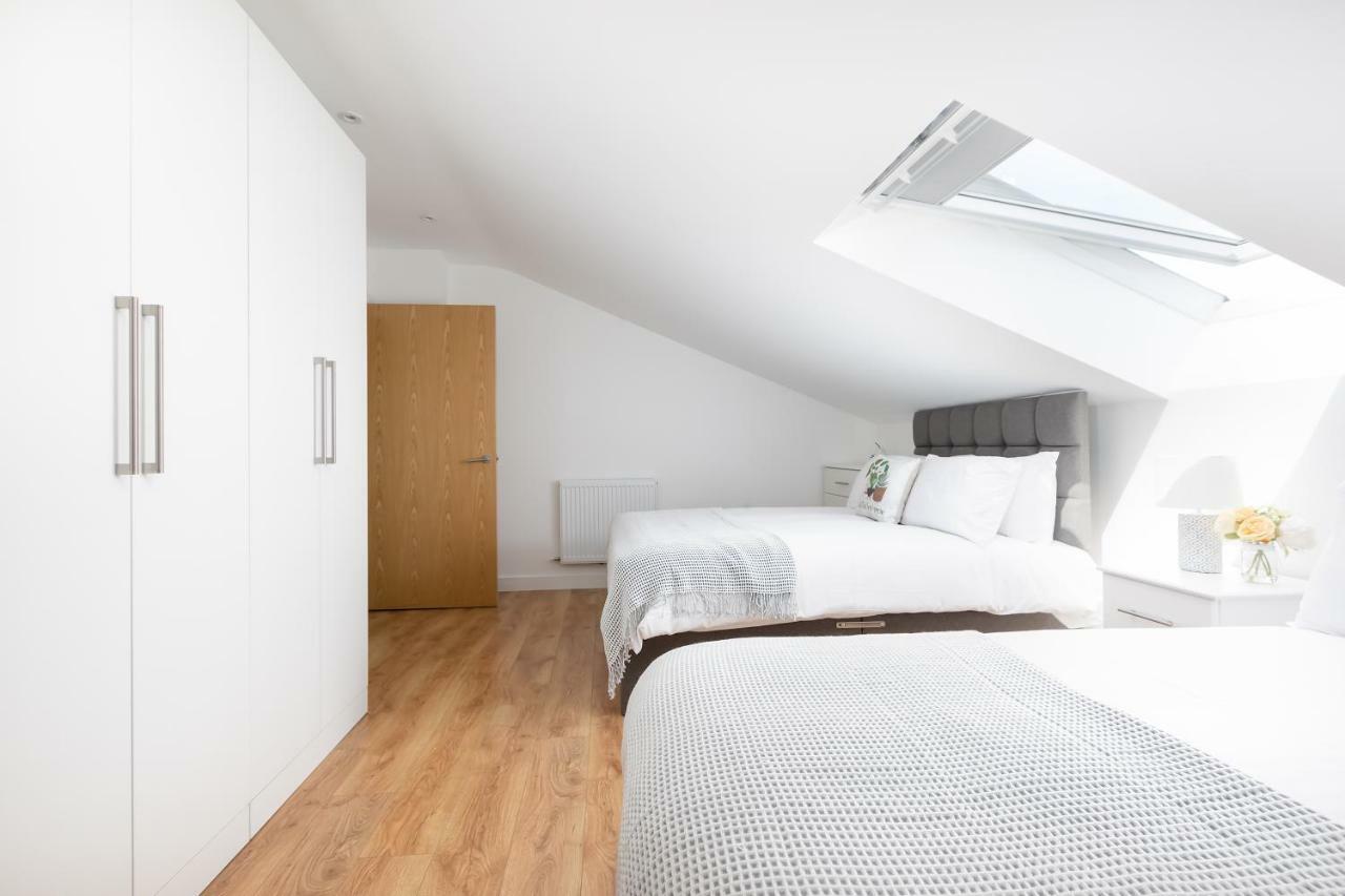 Skyvillion - Cozy Apartments In Enfield Town With Free Parking & Wifi Luaran gambar